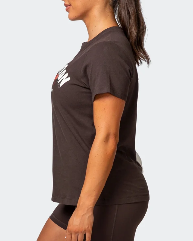 WOMENS REGULAR FIT ATHLETICA TEE Cocoa / Dew